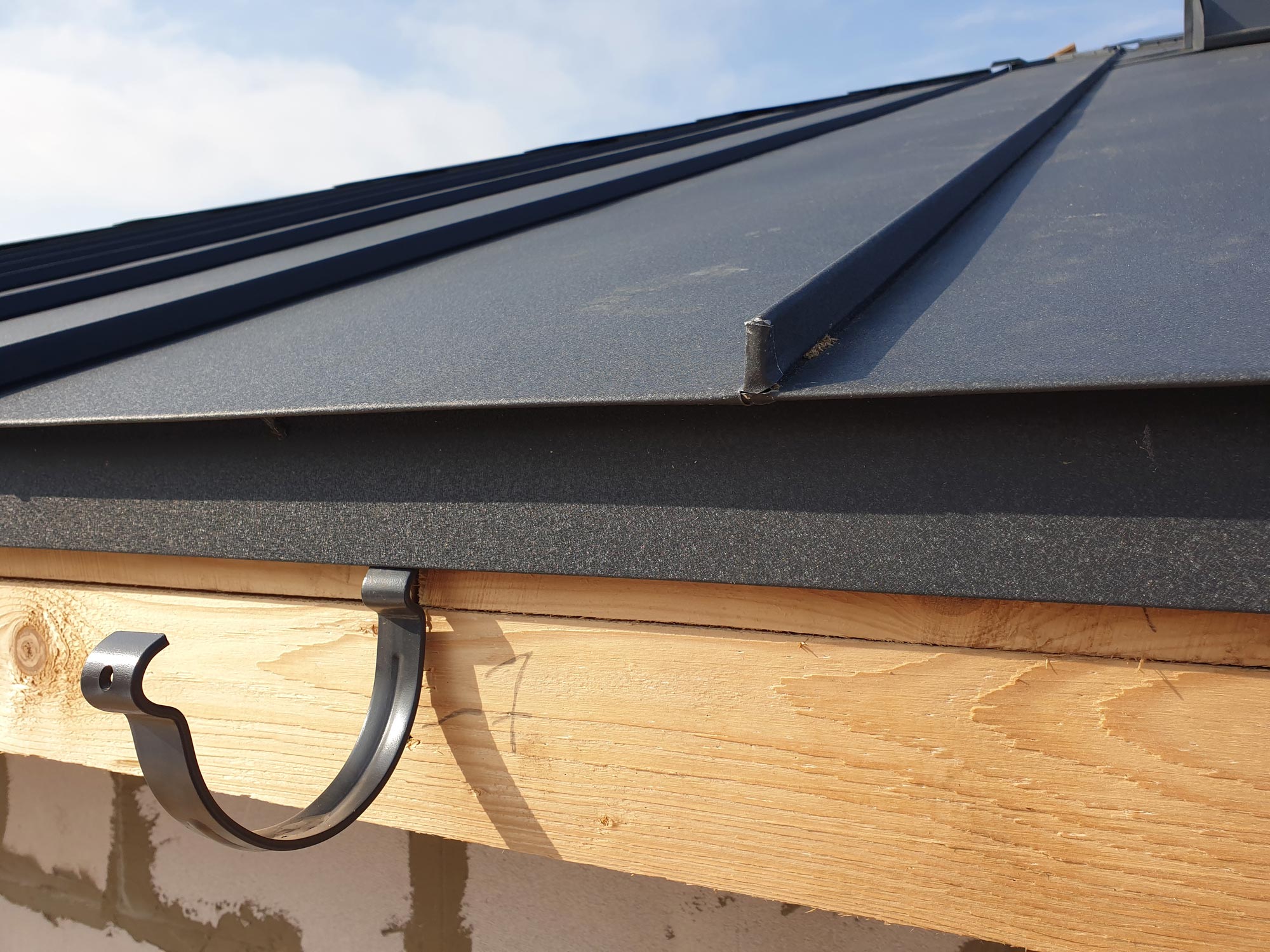 metal roofing and cladding contractor